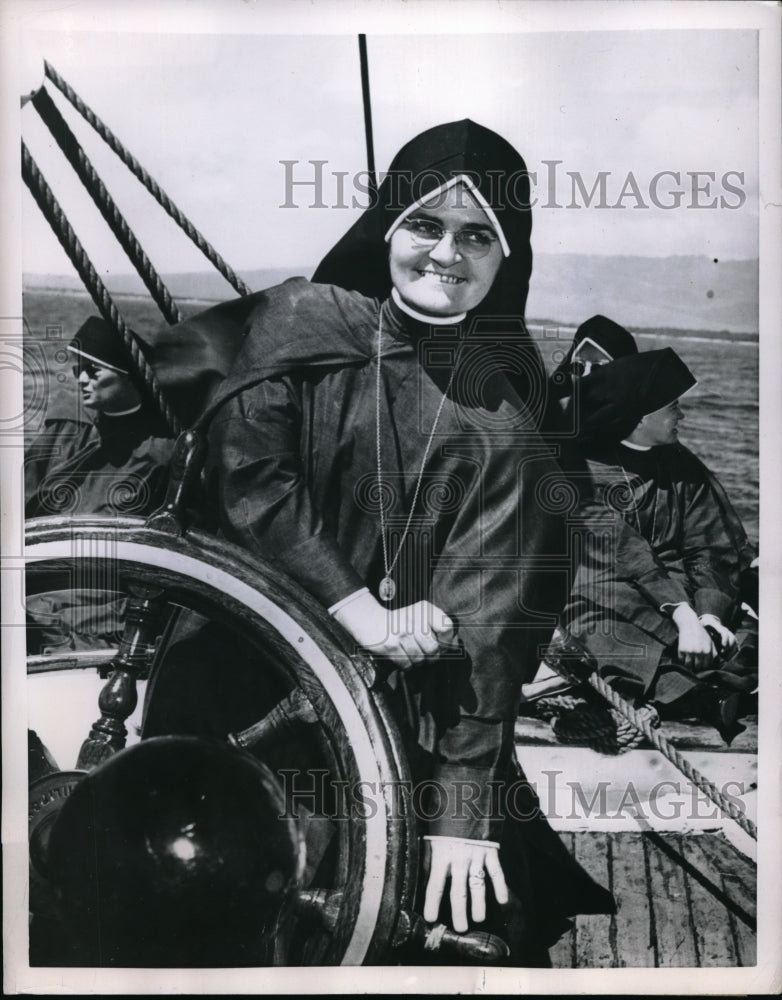 Load image into Gallery viewer, 1954 Press Photo Sister Margaret Jude Handles Helm - nec68062
