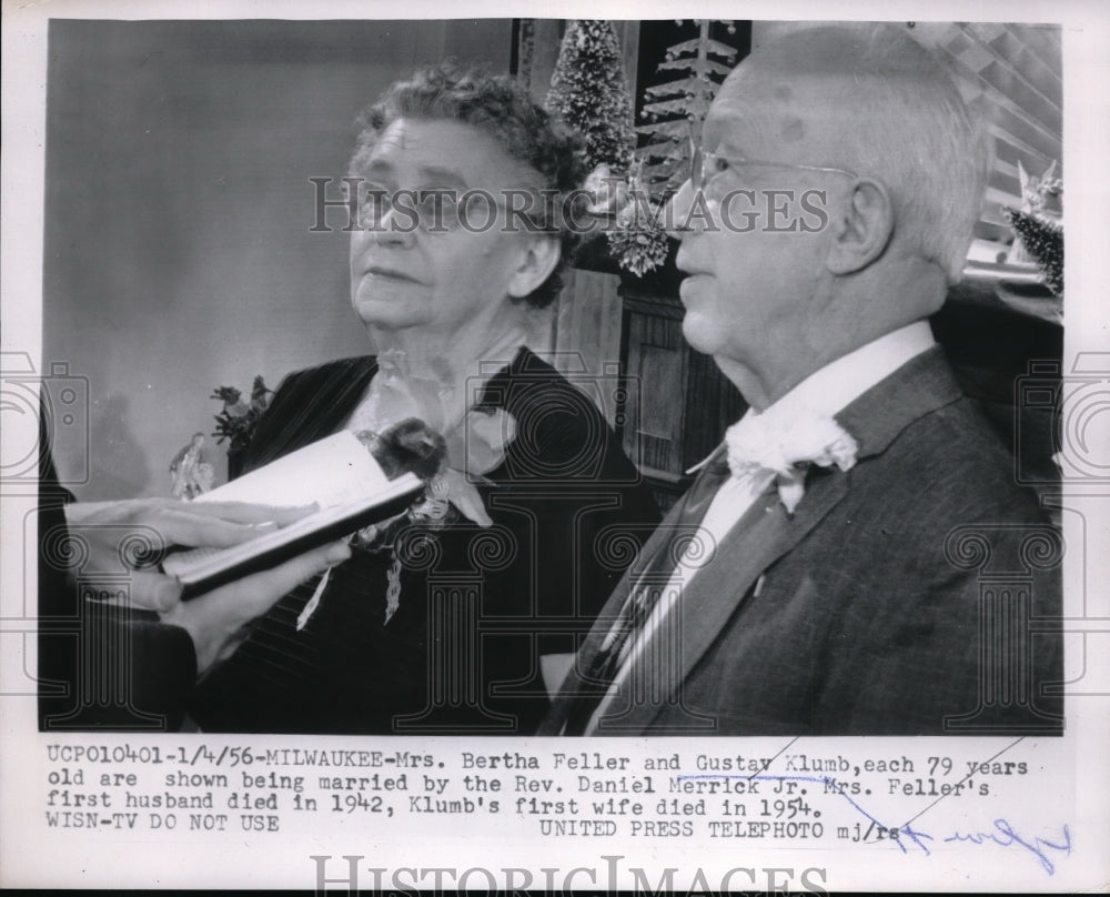 1956 Press Photo Bertha Feller and Gustav Klumb married by the Rev. Daniel