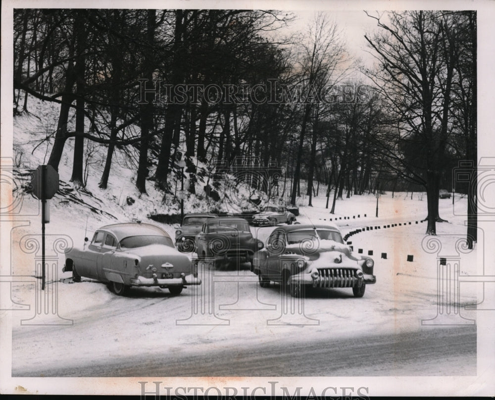 1957 Press Photo Car Skidded On Ice St Clair Cut Off From East Blvd