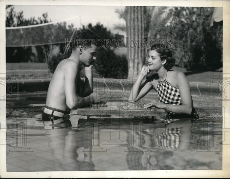Load image into Gallery viewer, 1935 Press Photo Jane Fauntz &amp; Hubbard Phelps at Ariz Biltmore hotel pool

