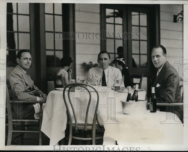 Load image into Gallery viewer, 1933 Press Photo Semour Felipe A Espak And Gustaf Beidel Swedish Legation
