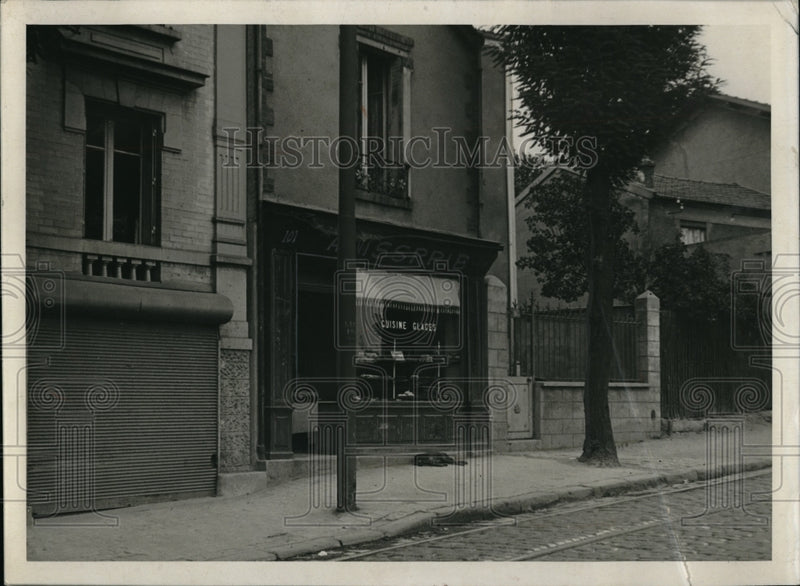 Load image into Gallery viewer, 1929 Press Photo Bakery shop in Fontenay sous Bois, France - nec68243
