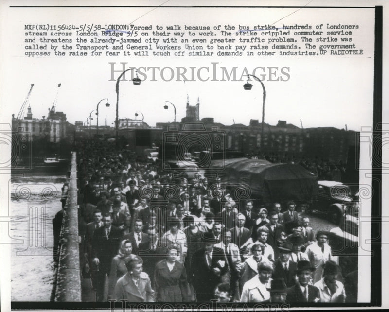 Load image into Gallery viewer, 1958 Press Photo Forced To Walk Due To Bus Strike London
