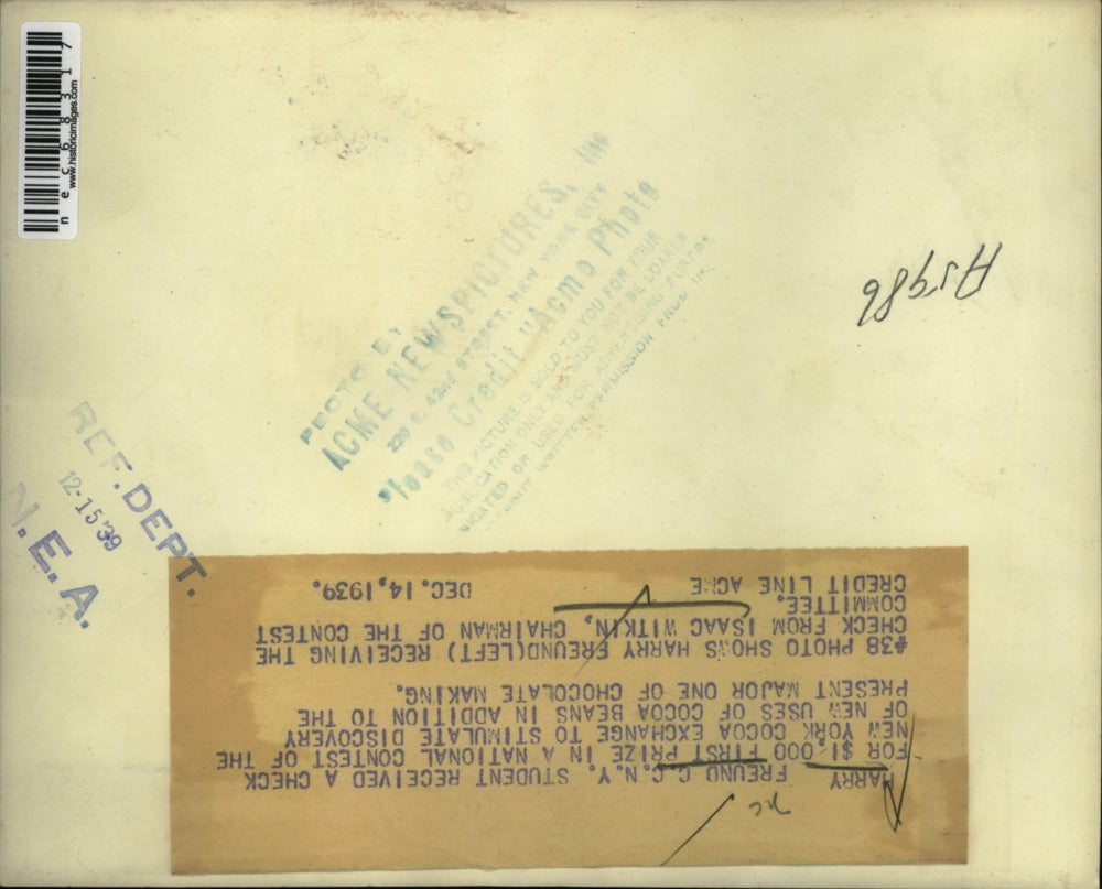 1939 Press Photo Freund Student Recieves Check From Isaac Witkin - nec68317