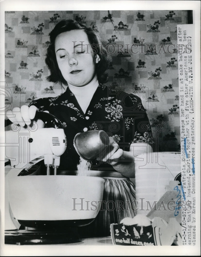 Load image into Gallery viewer, 1951 Press Photo Patricia Enbody baking after her husband Charles released by Ko
