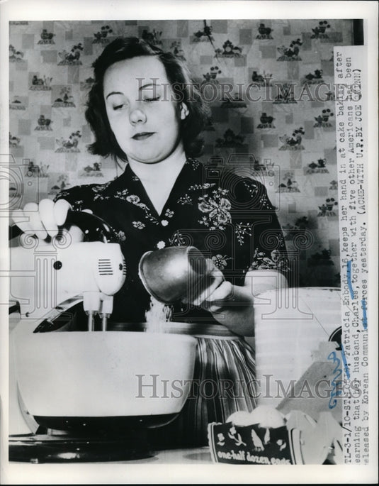 1951 Press Photo Patricia Enbody baking after her husband Charles released by Ko