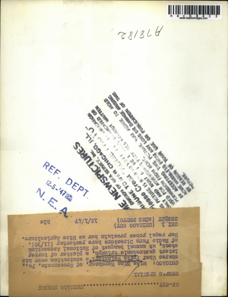 1947 Press Photo Nina Harshner tasting the foods of Chef Fritz Weinsieri