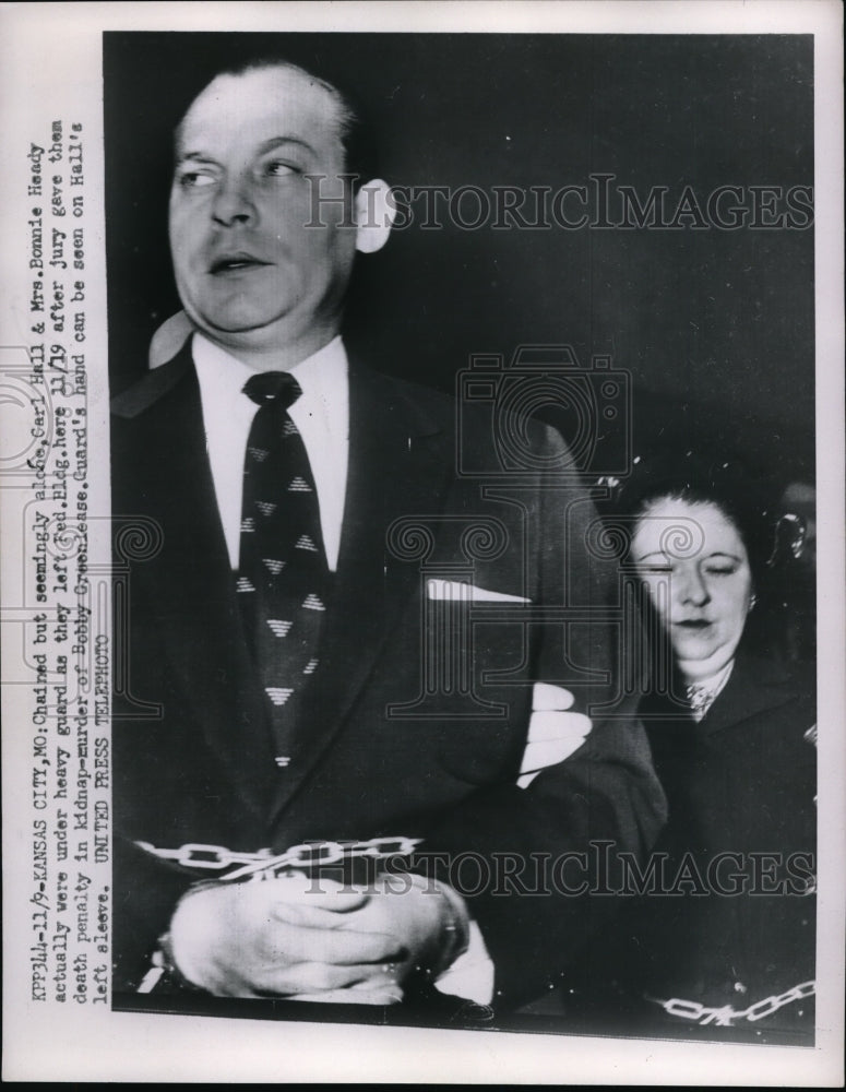 1953 Press Photo Carl Hall and Mrs. Boonie Heady under heavy guard