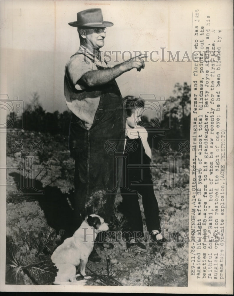 Load image into Gallery viewer, 1947 Press Photo Otto Horat with his granddaught and dog - nec68441
