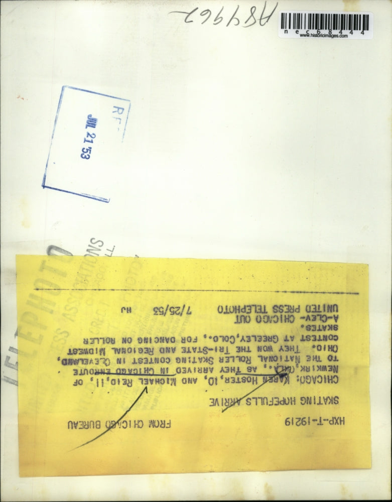 1953 Press Photo Karen Hoster and Michael Reid holding their roller skates