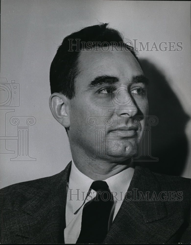 1945 Press Photo Dr. Joseph Holt in the picture