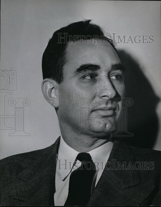 1945 Press Photo Dr. Joseph Holt in the picture