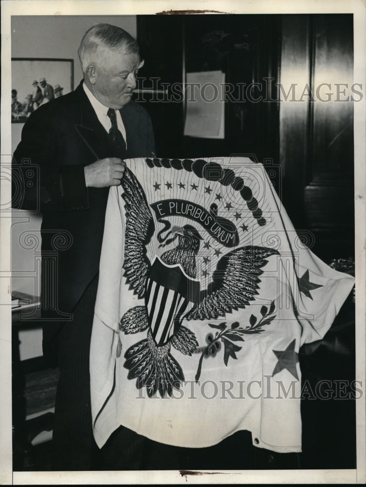1936 Press Photo John Nance Garner inspecting the flag for the first time
