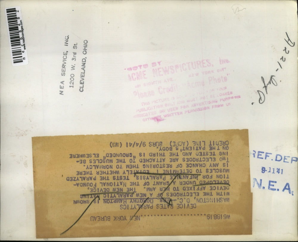 1941 Press Photo Mrs. Dorothy Hampton, with a new paralytic rating device