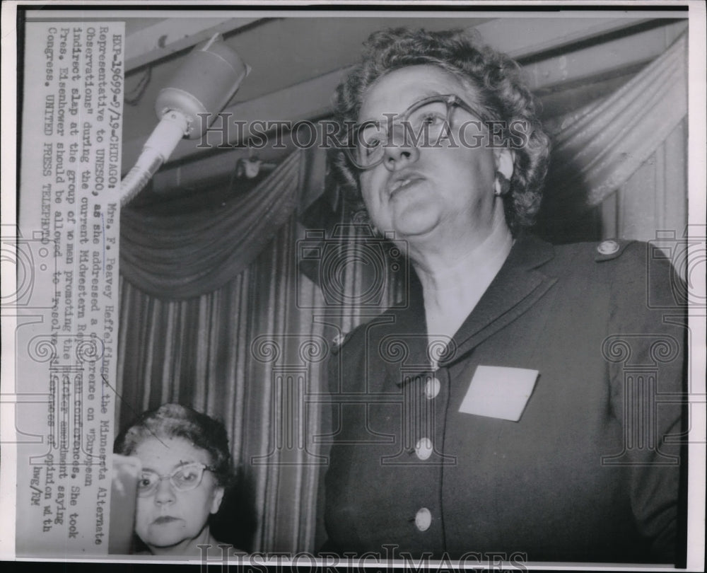 1953 Press Photo Mrs. F. Peavey as she addressed her speech