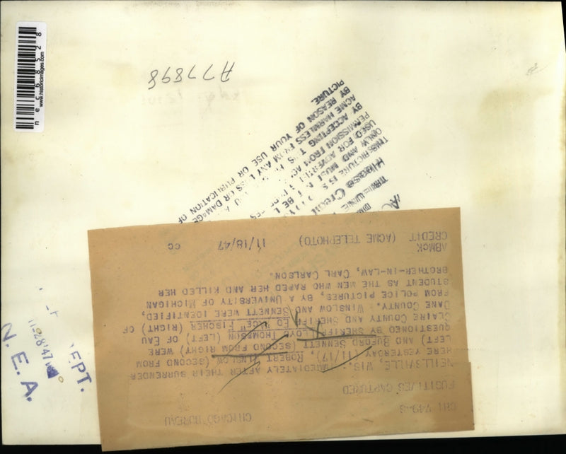 Load image into Gallery viewer, 1947 Press Photo 2 men surrenders after raping a student and killing his brother
