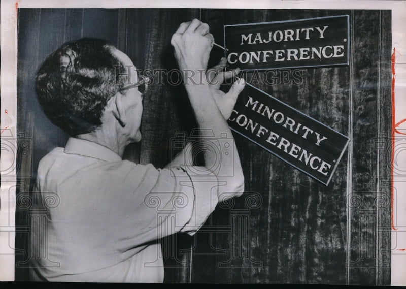 Load image into Gallery viewer, 1953 Press Photo Senate Maintenance man Harry King removed Mijoriity Conference
