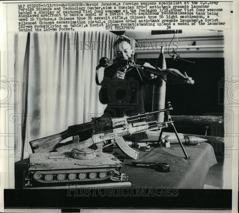 Load image into Gallery viewer, 1968 Press Photo Harold Johnson, US Army Foreign Weapons Specialist with RPG-7
