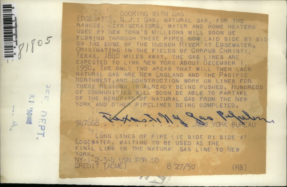 1950 Press Photo Long Pipes at Edgewater, New York. to be used in gas line