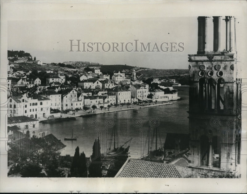 Load image into Gallery viewer, 1934 Press Photo General view of the city of Hvar, Dalmatia, Jugoslavia
