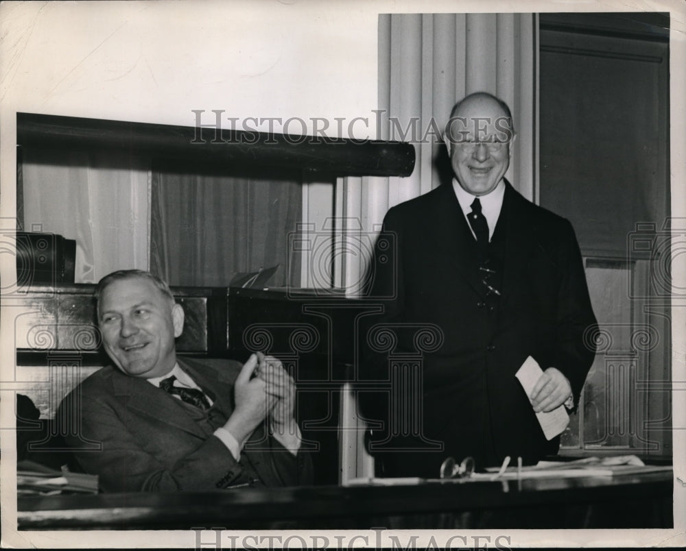 1946 Press Photo Robert Gregg Cherry with N.C. Governor G.M. Morehead