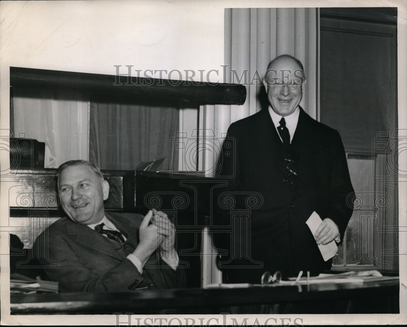 Load image into Gallery viewer, 1946 Press Photo Robert Gregg Cherry with N.C. Governor G.M. Morehead
