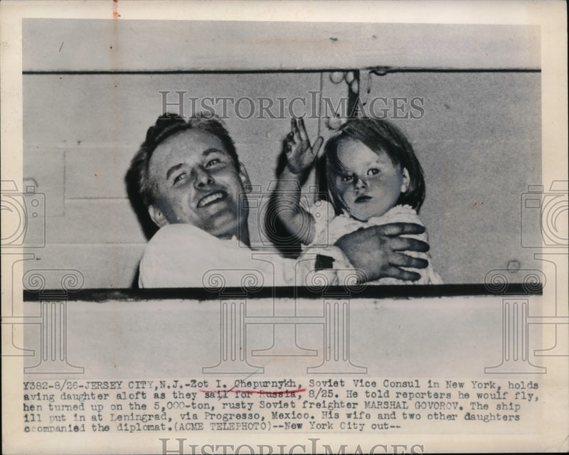 Load image into Gallery viewer, 1948 Press Photo Soviet Diplomat Zot I. Chepurnyk with daughter
