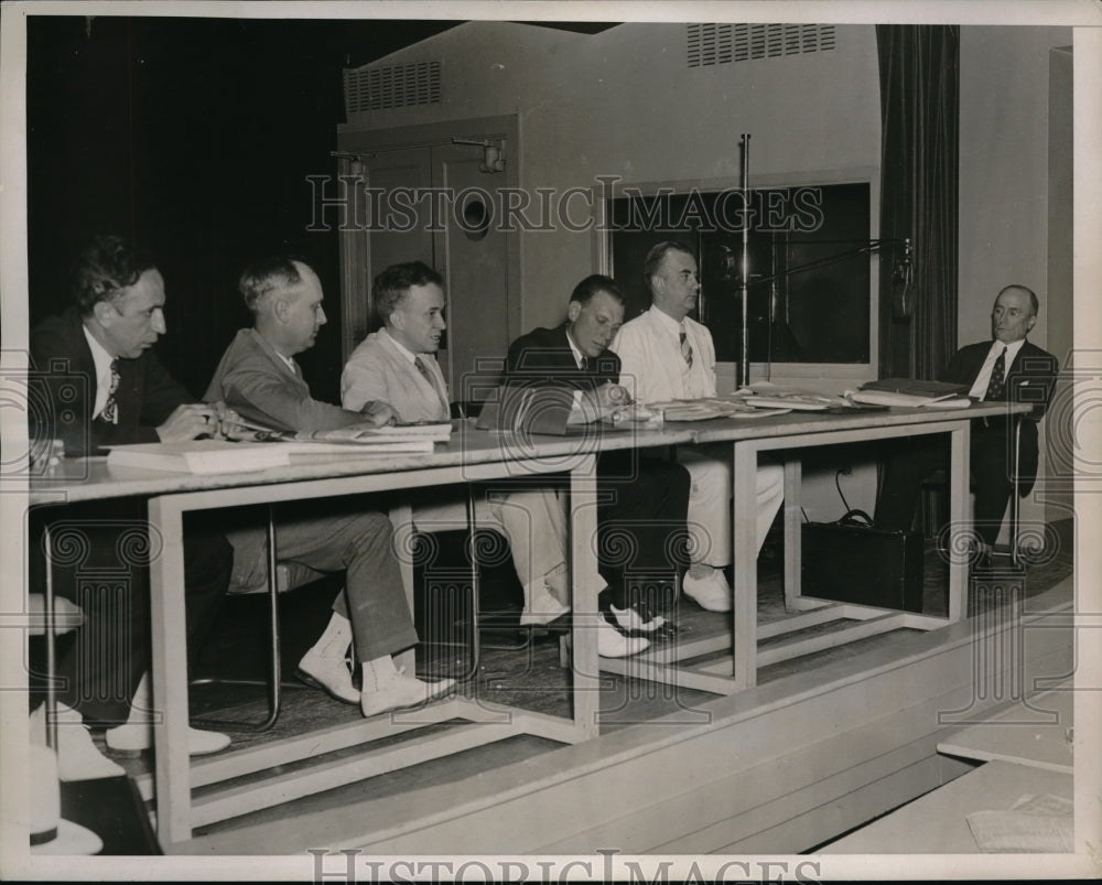 1937 Press Photo Oil Industry Investigation Commission session in Philidelphia- Historic Images