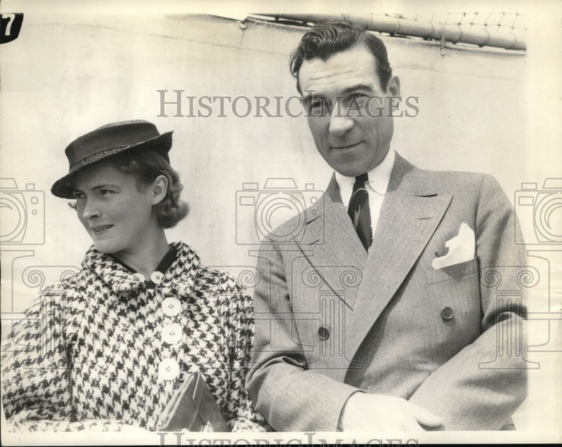 Load image into Gallery viewer, 1935 Press Photo Colonel and Mrs. Young as they return
