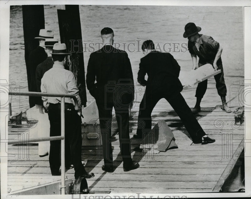 Load image into Gallery viewer, 1933 Press Photo body of 7 yr old Dalbert Aposhian found in San Diego Harbor
