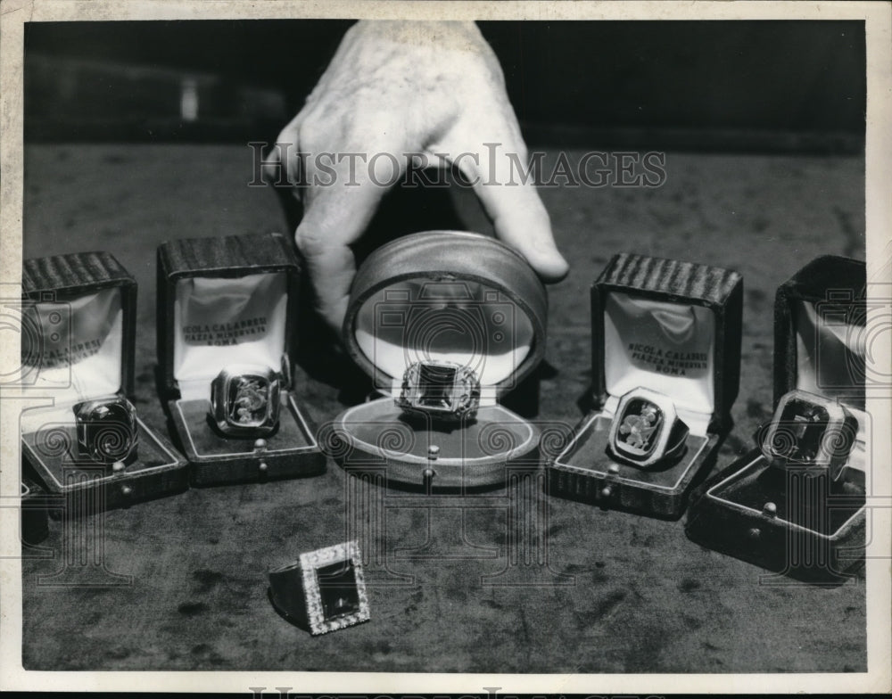 1958 Press Photo Rome, Italy Rings for new Catholic Cardinals