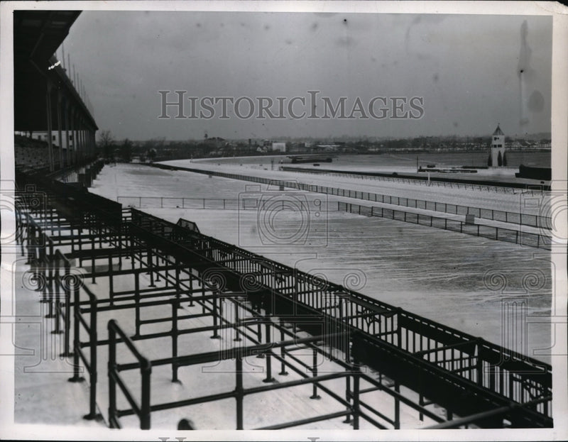 Load image into Gallery viewer, 1947 Press Photo NYC Belmont track to open fro racing - nec68722
