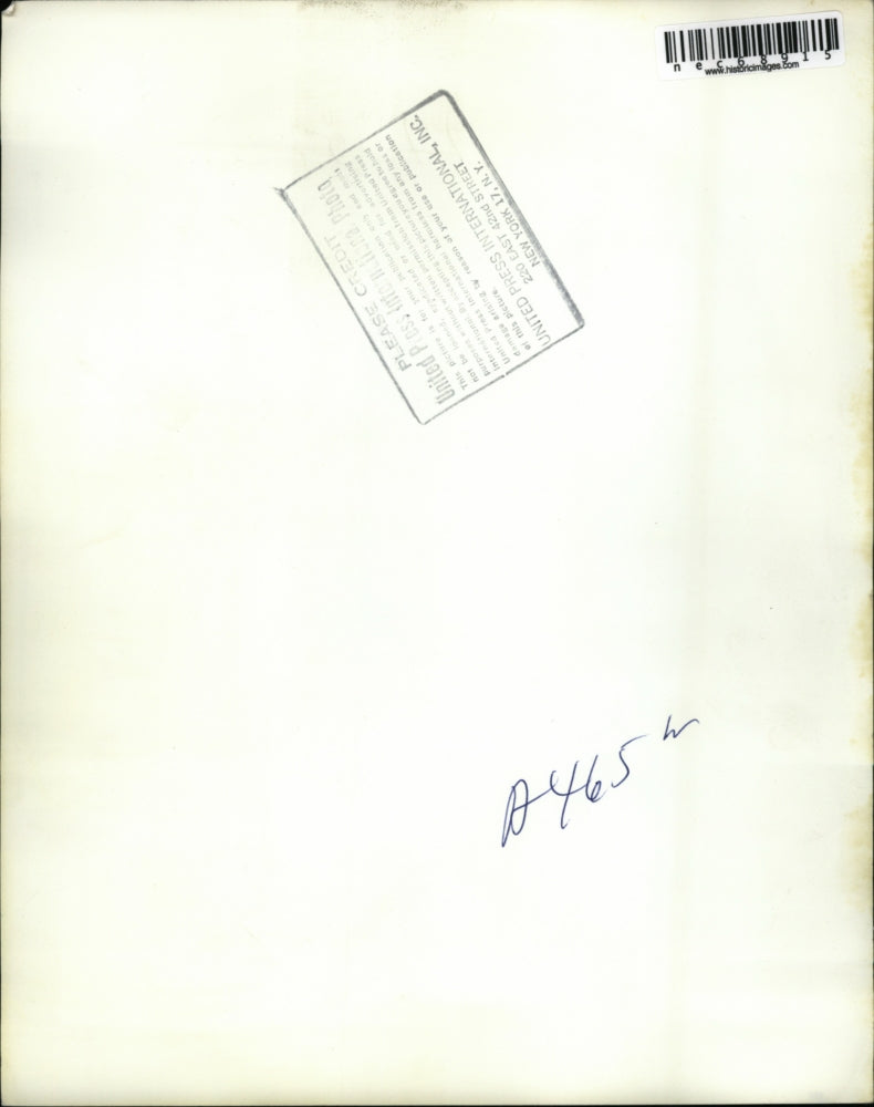 1968 Press Photo Wellesley Mass. Barbara Evans wins hoop rolling contest