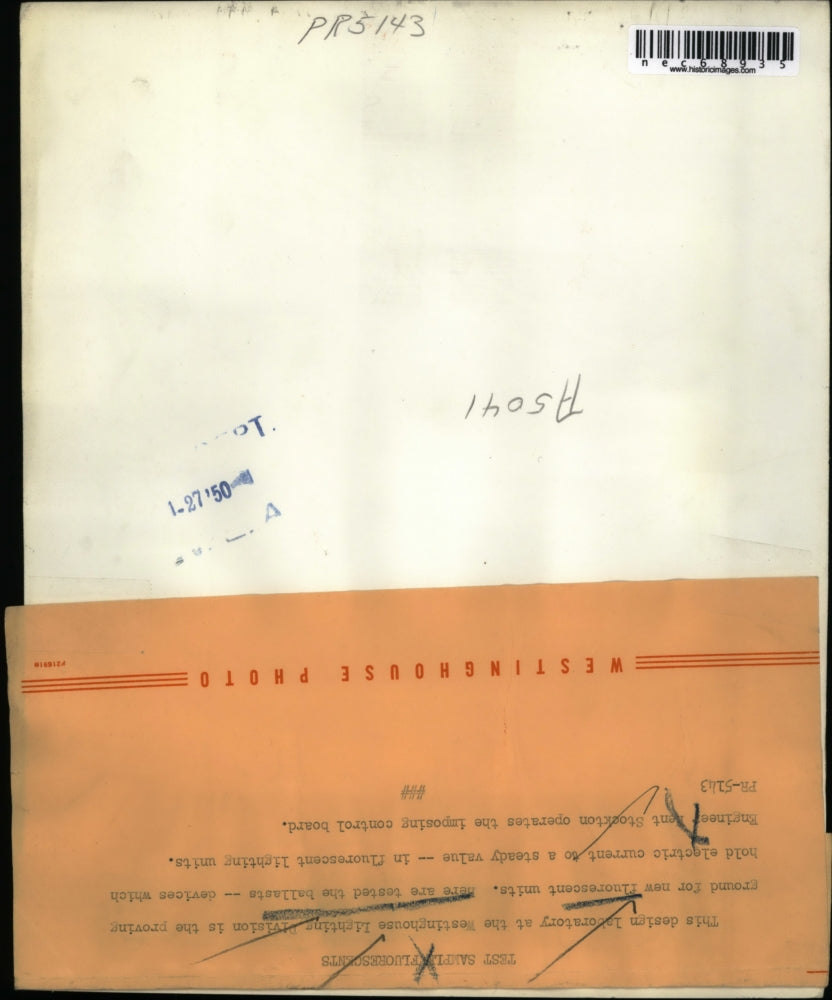 1950 Press Photo Kent Stockton of fluorescent test laboratory at Westinghouse