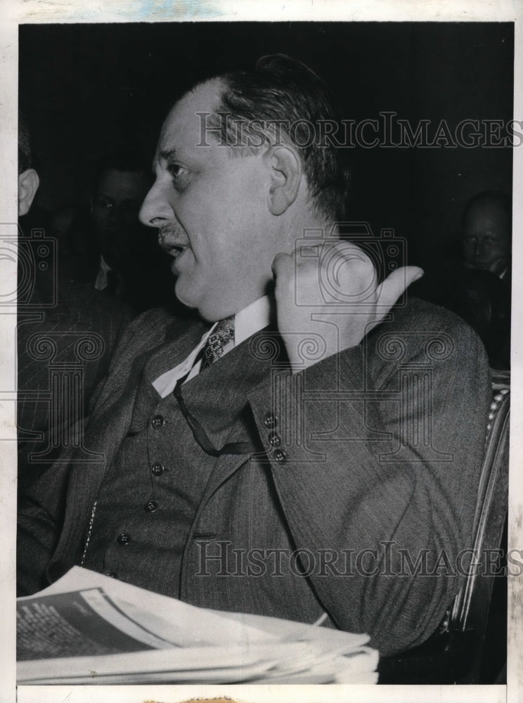 1942 Press Photo Thurman Arnold says cartel is cause of rubber shortage, WWII