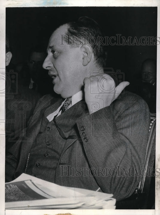1942 Press Photo Thurman Arnold says cartel is cause of rubber shortage, WWII