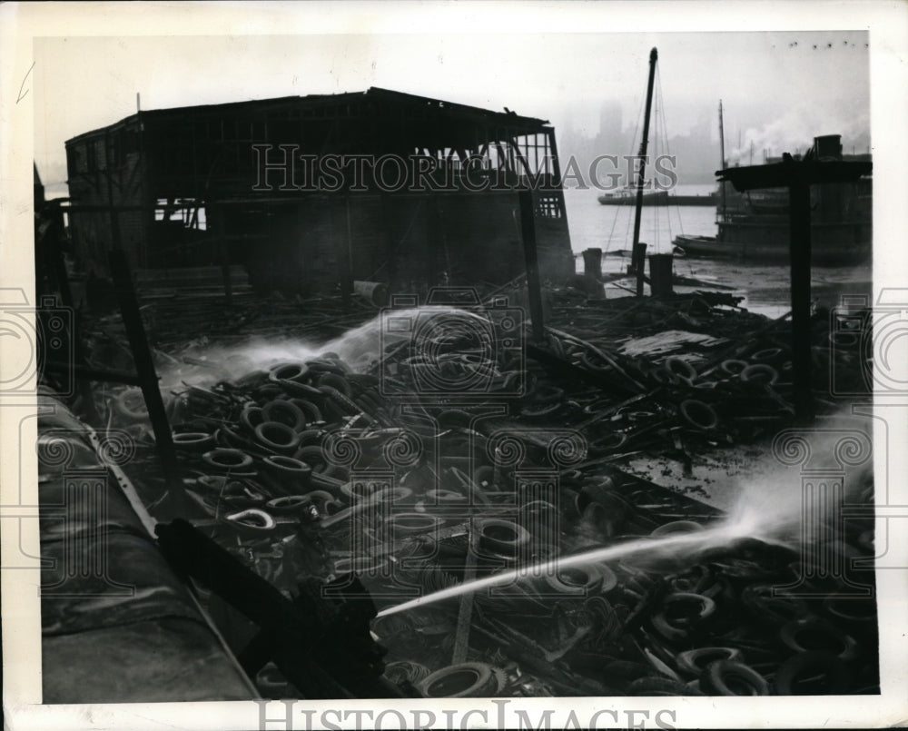 1941 Press Photo Jersey City, NJ  firemen work on blaze at 6 block area fire- Historic Images