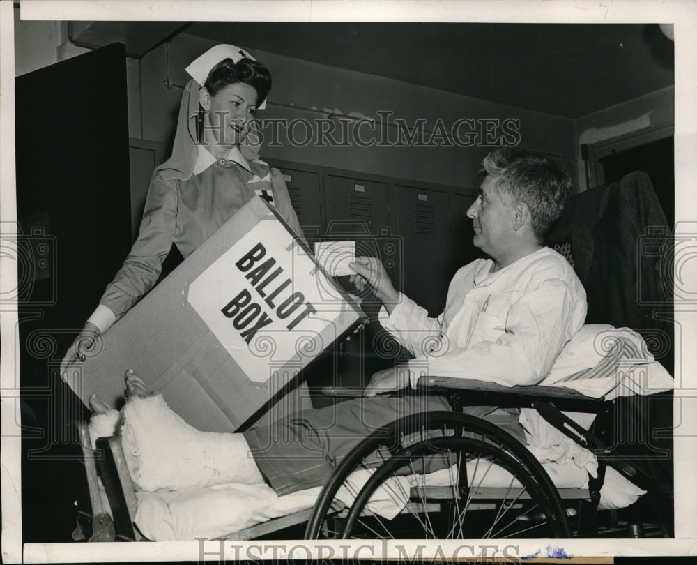 1946 Press Photo DC Red Cross  Nurse Mrs Sam Fung &amp; Veteran Redman Newman- Historic Images