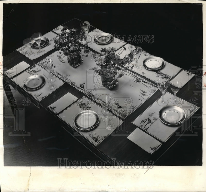 Load image into Gallery viewer, 1938 Press Photo Handmade 25 Piece Wildlife Dining Set On Display - nec69069
