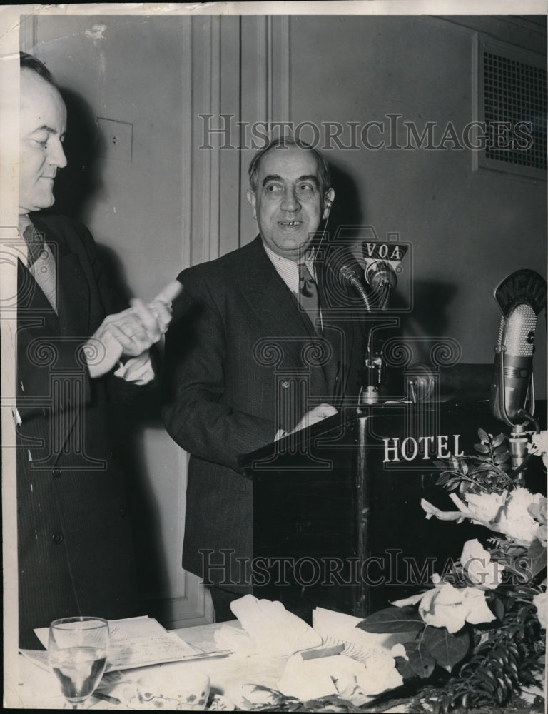 1951 Press Photo Ernst Reuter Receives Applause During Speech