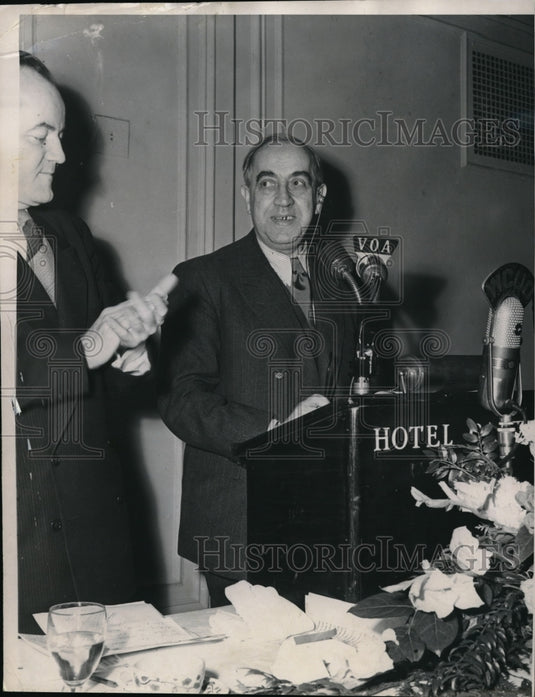 1951 Press Photo Ernst Reuter Receives Applause During Speech