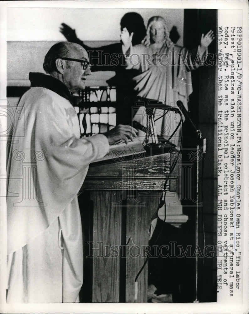 Load image into Gallery viewer, 1970 Press Photo Monsignor Charles Owan Rice, The Labor Priest, eulogizes slain
