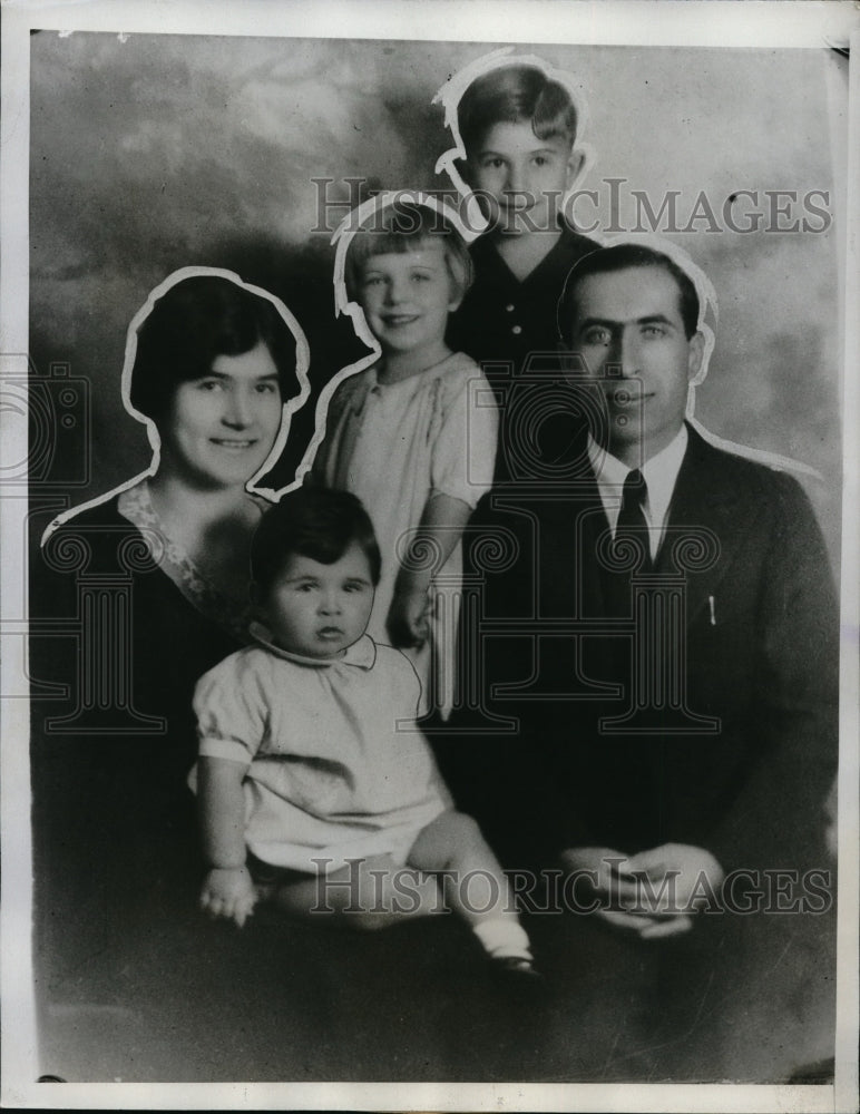 1933 Press Photo Murdered Mutilated Child Dalbert Aposhian With Family