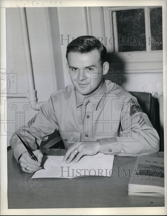 1942 Press Photo Author John Sullivan of A Soldier's Answer to Flander's Field