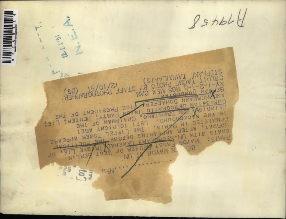 1951 Press Photo Mayor Ernst Reuter of West Berlin chats with UN Secretary Gen.