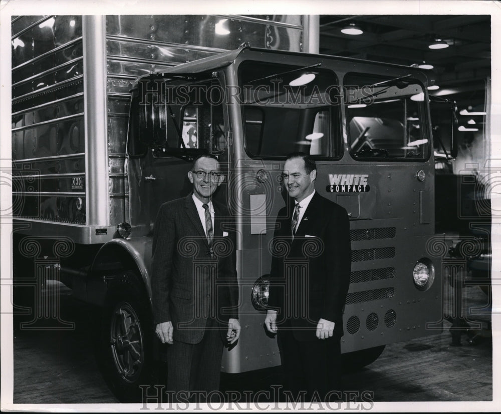 1960 Press Photo L.W. Kennedy &amp; H.J. Nave of White Motor Co. with New Compact- Historic Images