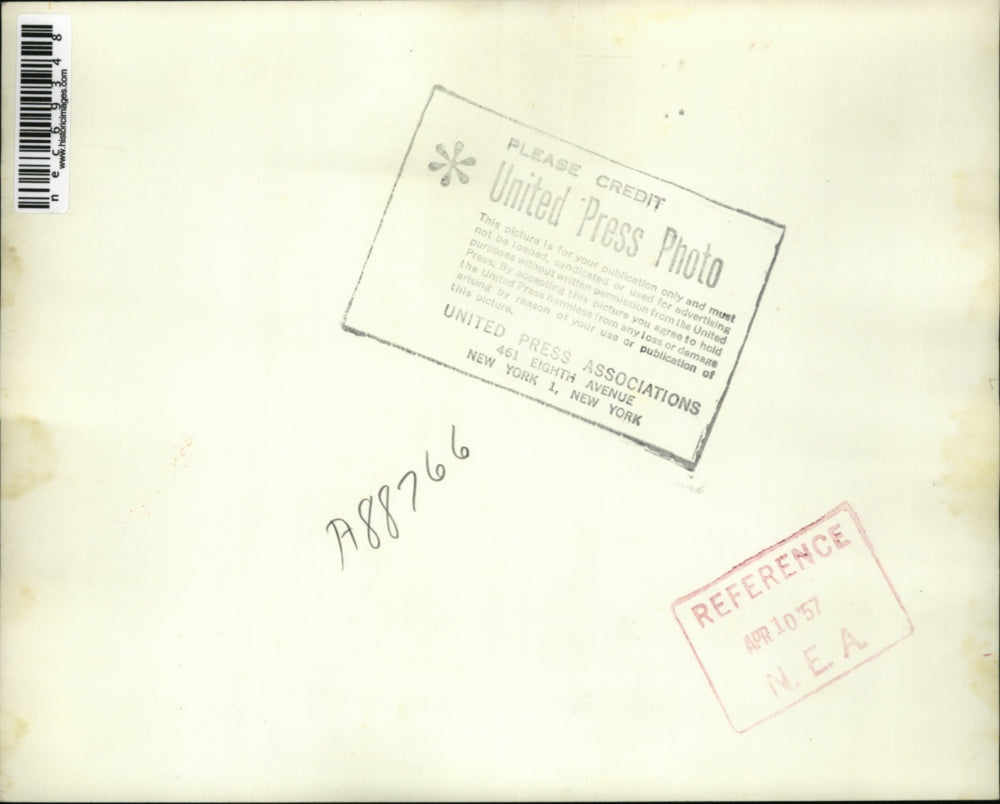 1957 Press Photo Analida Alfare of Panama Gives Coffee to Sen. Homer Capehart