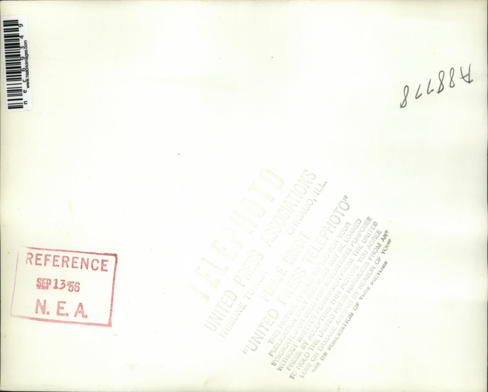 1956 Press Photo Crowd at Home Mr. & Mrs. Louis Acosta for Virgin Mary Glimpse