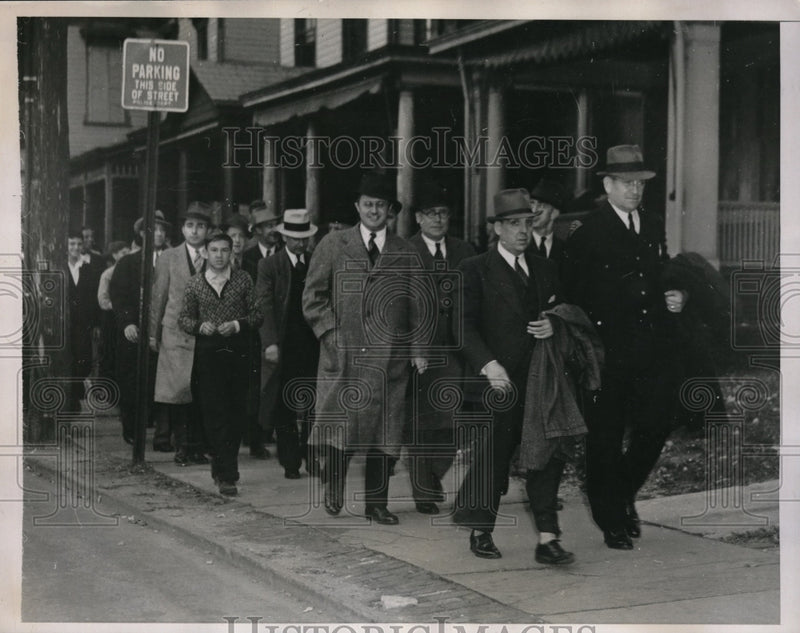 Load image into Gallery viewer, 1937 Press Photo Jury That Will Decide Fate of Margaret Drennan Taken to Hotel
