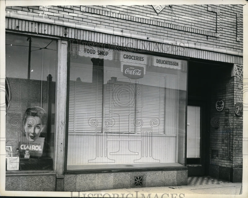 Load image into Gallery viewer, 1943 Press Photo Home of Mr. &amp; Mrs. Ed Hatfield Turned Business to Home
